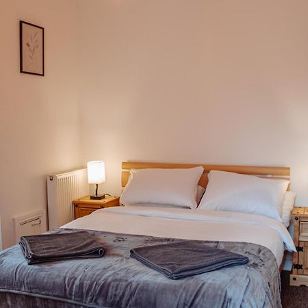 Spacious Flat With Free Parking Apartment Harrogate Ngoại thất bức ảnh